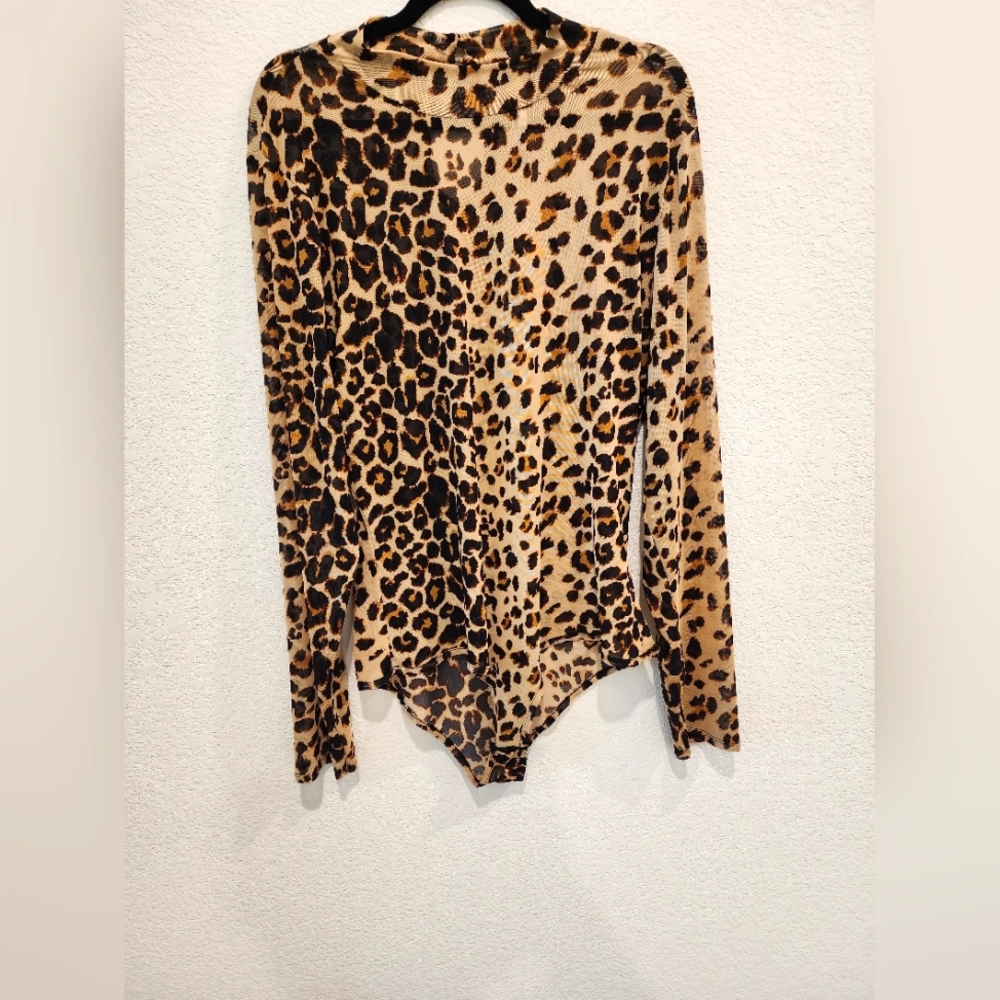 NWOT LEOPARD PRINT BODYSUIT